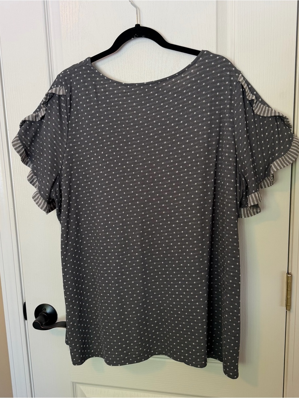 Rose & Olive Gray Polka Dot Ruffle Sleeve Top plus size 2x AA104 - Picture 2 of 6